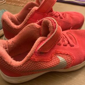 Girls Nike tennis shoe